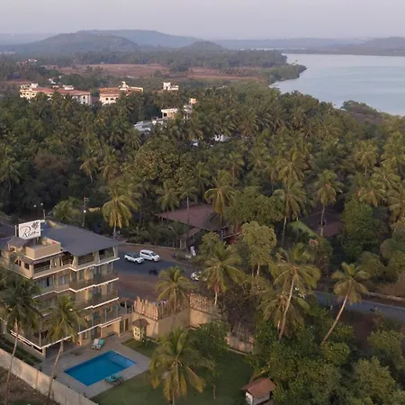 Luxury 8Bhk Villa With Pool Lawn Villa In Siolim